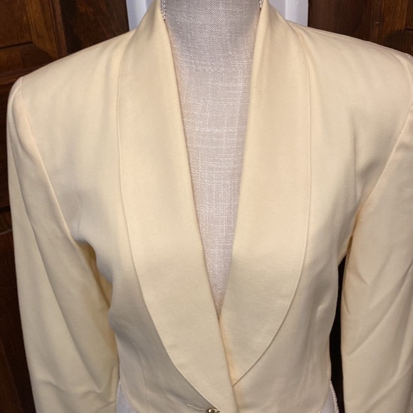 T. Edwards Vintage yellow short waisted jacket. - Picture 2 of 9